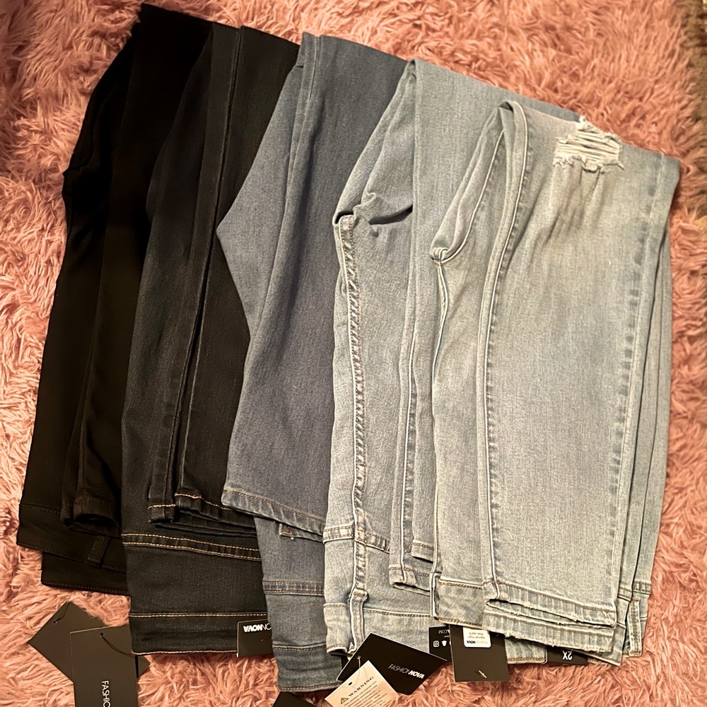BRAND NEW 5 PAIR JEAN BUNDLE from FN. Denim in light, medium, and dark wash